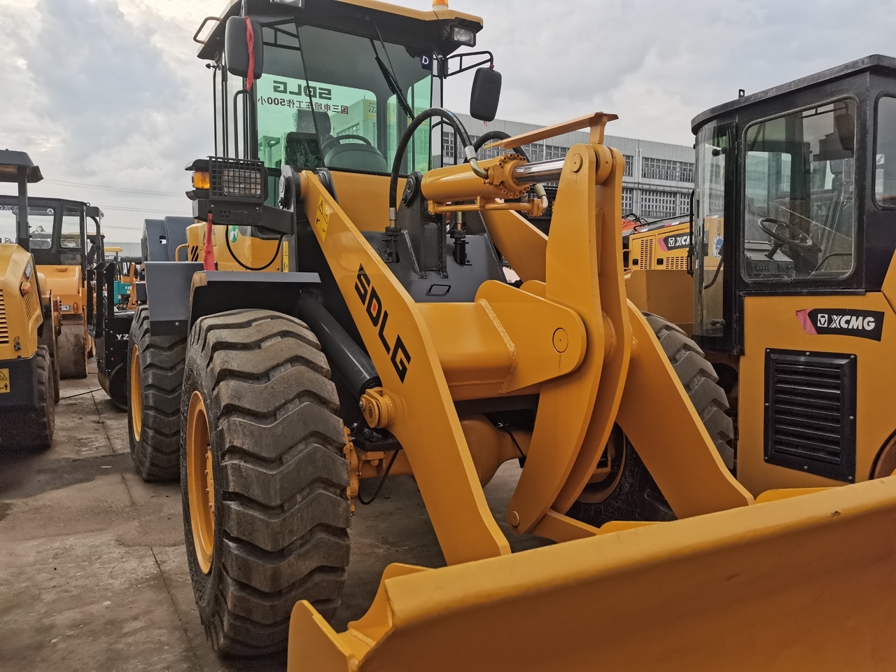 SDLG L933-SDLG-wheel loader - Riteņu iekrāvējs: foto 1 SDLG L933-SDLG-wheel loader - Riteņu iekrāvējs: foto 1