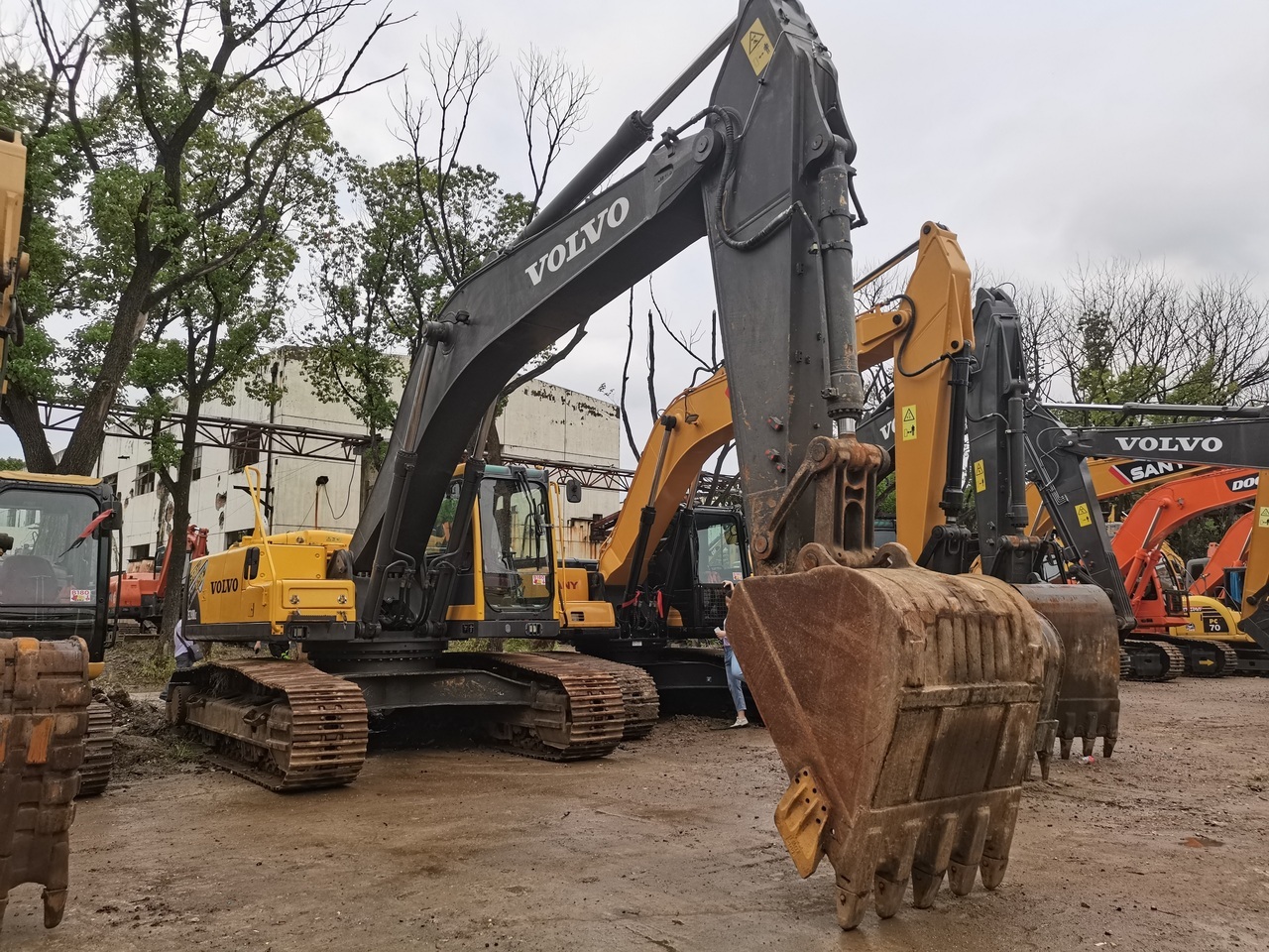 VOLVO EC290BLC - Kāpurķēžu ekskavators: foto 1 VOLVO EC290BLC - Kāpurķēžu ekskavators: foto 1