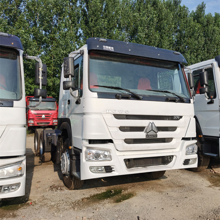 Vilcējs HOWO 6x4 371hp tractor: foto 6