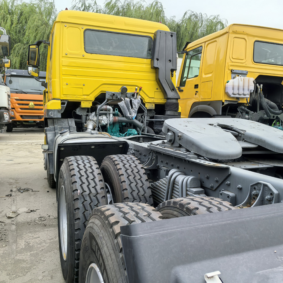 SINOTRUK Howo 6x4 - Vilcējs: foto 3 SINOTRUK Howo 6x4 - Vilcējs: foto 3