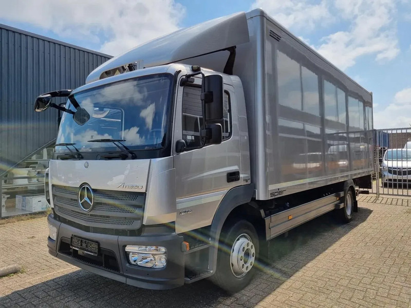 Mercedes-Benz Atego 1218 Koffer/ Ladebordwand/ Airco/ Grau Metallic - Kravas automašīna ar slēgto virsbūvi: foto 5 Mercedes-Benz Atego 1218 Koffer/ Ladebordwand/ Airco/ Grau Metallic - Kravas automašīna ar slēgto virsbūvi: foto 5