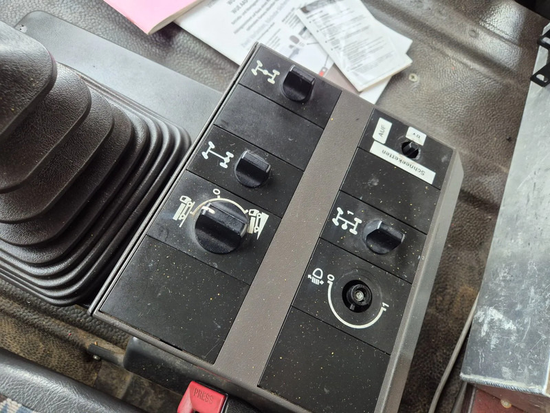 Ugunsdzēsēju mašīna Mercedes-Benz SK 1224 4x4 FIRETRUCK/ FEUERWEHR/ 2400L TANK/ EXPEDITION: foto 17 Ugunsdzēsēju mašīna Mercedes-Benz SK 1224 4x4 FIRETRUCK/ FEUERWEHR/ 2400L TANK/ EXPEDITION: foto 17