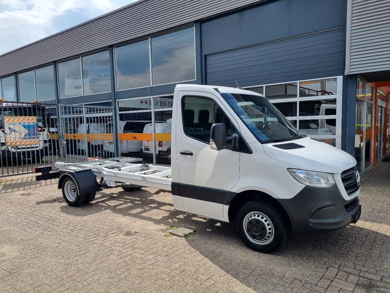 Mercedes-Benz Sprinter 516 CDI Chassis Cabine 4.33 WB GVW 3500 kg Euro 6 - Automašīna ar kravas platformu: foto 1 Mercedes-Benz Sprinter 516 CDI Chassis Cabine 4.33 WB GVW 3500 kg Euro 6 - Automašīna ar kravas platformu: foto 1