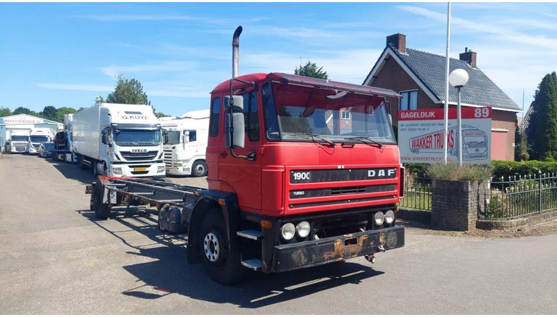 DAF 1900 4X2 HOLLAND TUCK FULL STEEL SUSPENSION MANUAL GEARBOX - Šasija kravas automašīna: foto 3 DAF 1900 4X2 HOLLAND TUCK FULL STEEL SUSPENSION MANUAL GEARBOX - Šasija kravas automašīna: foto 3