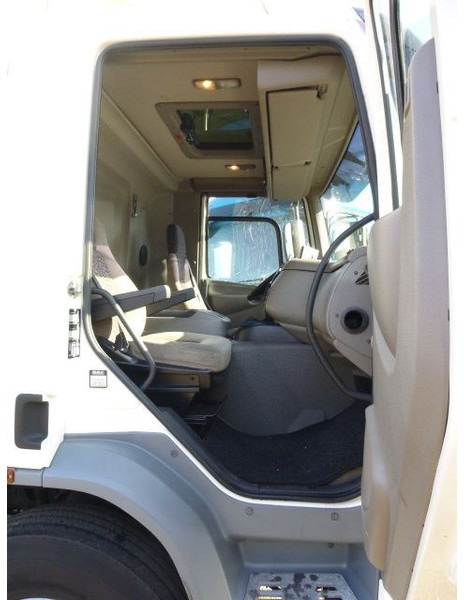 Kravas automašīna ar slēgto virsbūvi DAF CF 65 250 4x2 HOLLAND TRUCK: foto 7
