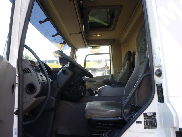 Interior photo 1: Kravas automašīna ar slēgto virsbūvi DAF CF 65 250 4x2 HOLLAND TRUCK