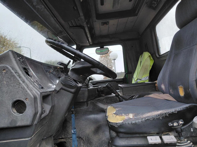 Kravas automašīna pašizgāzējs Scania P113-360 8x4 Kipper Steel Suspension: foto 9