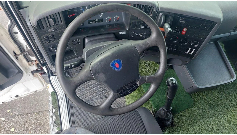 Interior photo 1: Vilcējs Scania R420 4x2 MANUAL GEARBOX RETARDER