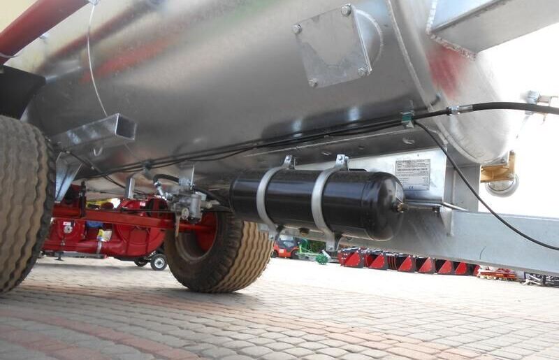 POMOT Single-axial tanker truck/ Beczkowóz wóz asenizacyjny 5000 l - Šķidrmēslu muca: foto 5 POMOT Single-axial tanker truck/ Beczkowóz wóz asenizacyjny 5000 l - Šķidrmēslu muca: foto 5