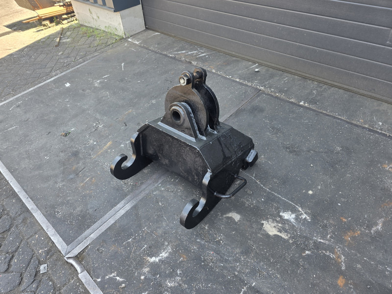 Kopplaat cw 30 aanbouwplaat cw 40 adaptor plate cw 30 head plate cw 40 - Ātrā sakabe - Celtniecības tehnika: foto 1 Kopplaat cw 30 aanbouwplaat cw 40 adaptor plate cw 30 head plate cw 40 - Ātrā sakabe - Celtniecības tehnika: foto 1