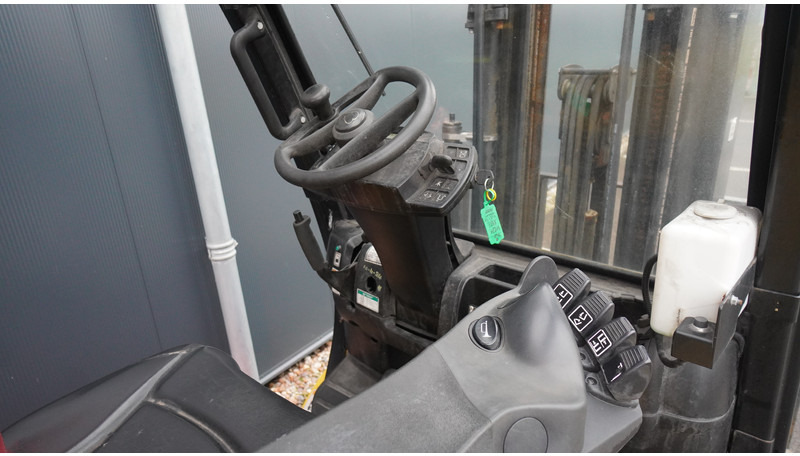 Yale GLP25VX E2170 LPG FORKLIFT TRIPLEX - Celtniecības tehnika: foto 5 Yale GLP25VX E2170 LPG FORKLIFT TRIPLEX - Celtniecības tehnika: foto 5