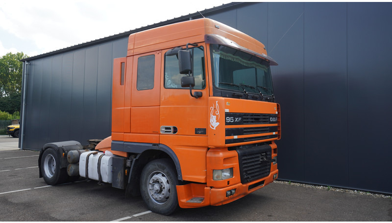DAF XF 95.380 SC MANUAL GEARBOX - Vilcējs: foto 3 DAF XF 95.380 SC MANUAL GEARBOX - Vilcējs: foto 3