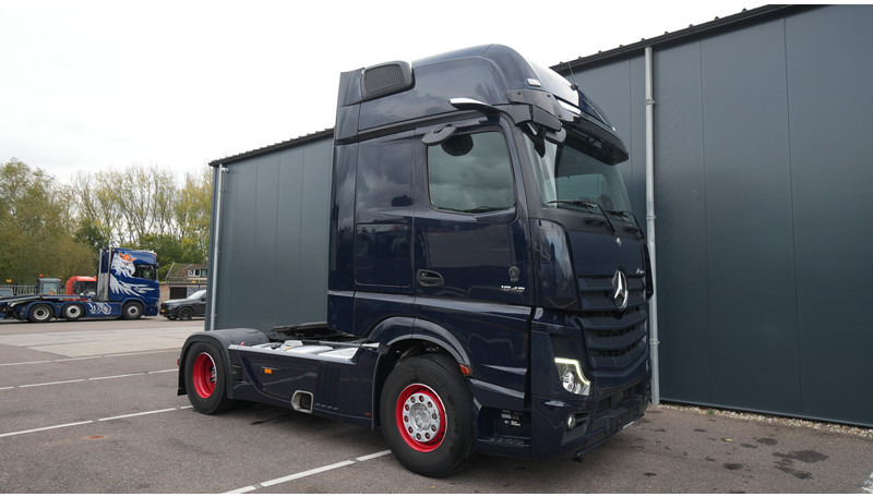 Mercedes-Benz ACTROS 1945 GIGASPACE 728.200KM - Vilcējs: foto 4 Mercedes-Benz ACTROS 1945 GIGASPACE 728.200KM - Vilcējs: foto 4