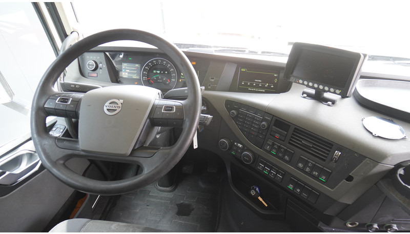 Volvo FH 420 6X2 ADR 796.000KM - Vilcējs: foto 5 Volvo FH 420 6X2 ADR 796.000KM - Vilcējs: foto 5