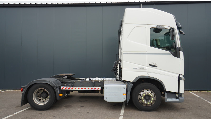Volvo FH 420 ADR GLOBETROTTER 808.000KM - Vilcējs: foto 2 Volvo FH 420 ADR GLOBETROTTER 808.000KM - Vilcējs: foto 2