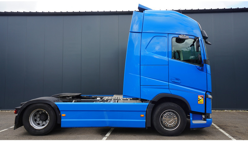 Volvo FH 460 LNG GLOBETROTTER TRUCK WITH 826.000KM - Vilcējs: foto 2 Volvo FH 460 LNG GLOBETROTTER TRUCK WITH 826.000KM - Vilcējs: foto 2