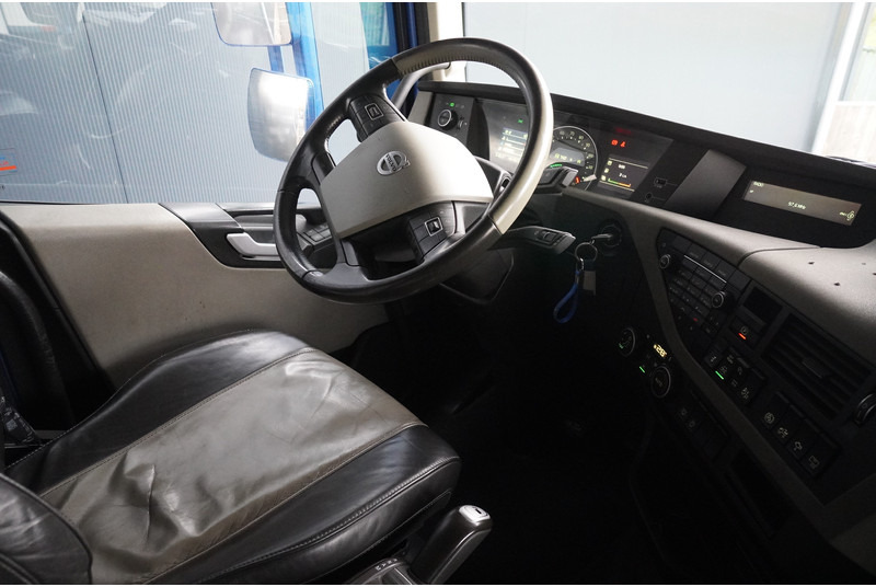 Volvo FH 540 6X2 XL SHOWTRUCK 4-SEATS 455.000KM - Vilcējs: foto 5 Volvo FH 540 6X2 XL SHOWTRUCK 4-SEATS 455.000KM - Vilcējs: foto 5