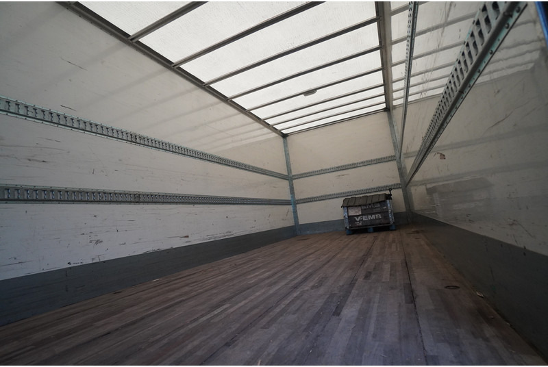 Volvo FL 280 CLOSED BOX BROKEN ENGINE NOT DRIVABLE - Kravas automašīna ar slēgto virsbūvi: foto 4 Volvo FL 280 CLOSED BOX BROKEN ENGINE NOT DRIVABLE - Kravas automašīna ar slēgto virsbūvi: foto 4