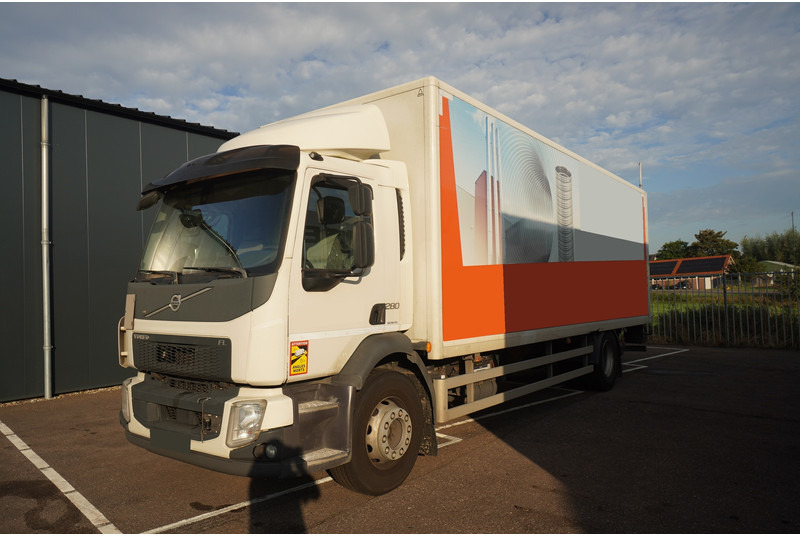 Volvo FL 280 CLOSED BOX BROKEN ENGINE NOT DRIVABLE - Kravas automašīna ar slēgto virsbūvi: foto 2 Volvo FL 280 CLOSED BOX BROKEN ENGINE NOT DRIVABLE - Kravas automašīna ar slēgto virsbūvi: foto 2