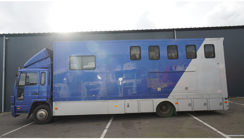 Volvo FL 6-9 HORSE TRANSPORT 341.000KM MANUAL GEARBOX - Zirgu kravas automašīna: foto 1 Volvo FL 6-9 HORSE TRANSPORT 341.000KM MANUAL GEARBOX - Zirgu kravas automašīna: foto 1
