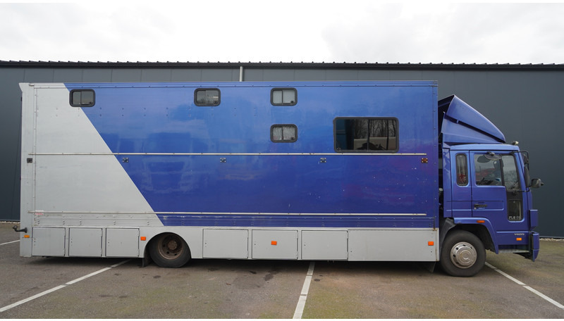 Volvo FL 6-9 HORSE TRANSPORT 341.000KM MANUAL GEARBOX - Zirgu kravas automašīna: foto 2 Volvo FL 6-9 HORSE TRANSPORT 341.000KM MANUAL GEARBOX - Zirgu kravas automašīna: foto 2