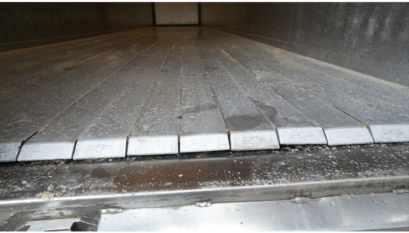 Kraker 3 AXLE WALKING FLOOR TRAILER - Puspiekabe kustīgās grīdas: foto 5 Kraker 3 AXLE WALKING FLOOR TRAILER - Puspiekabe kustīgās grīdas: foto 5