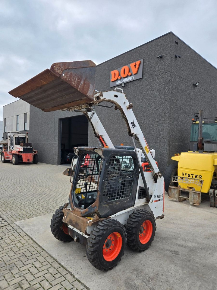 Bobcat S450 - Riteņu iekrāvējs: foto 1 Bobcat S450 - Riteņu iekrāvējs: foto 1