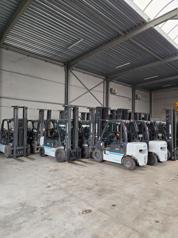 Nissan YG1D2A30Q 17pc - Dīzeļiekrāvējs: foto 1 Nissan YG1D2A30Q 17pc - Dīzeļiekrāvējs: foto 1