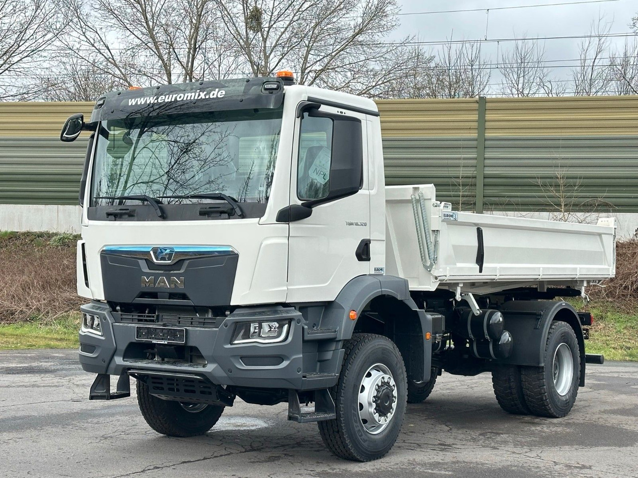 MAN TGM 18.320 4X4 Euro 6e Euromix 3-Seiten-Kipper - Kravas automašīna pašizgāzējs: foto 1 MAN TGM 18.320 4X4 Euro 6e Euromix 3-Seiten-Kipper - Kravas automašīna pašizgāzējs: foto 1