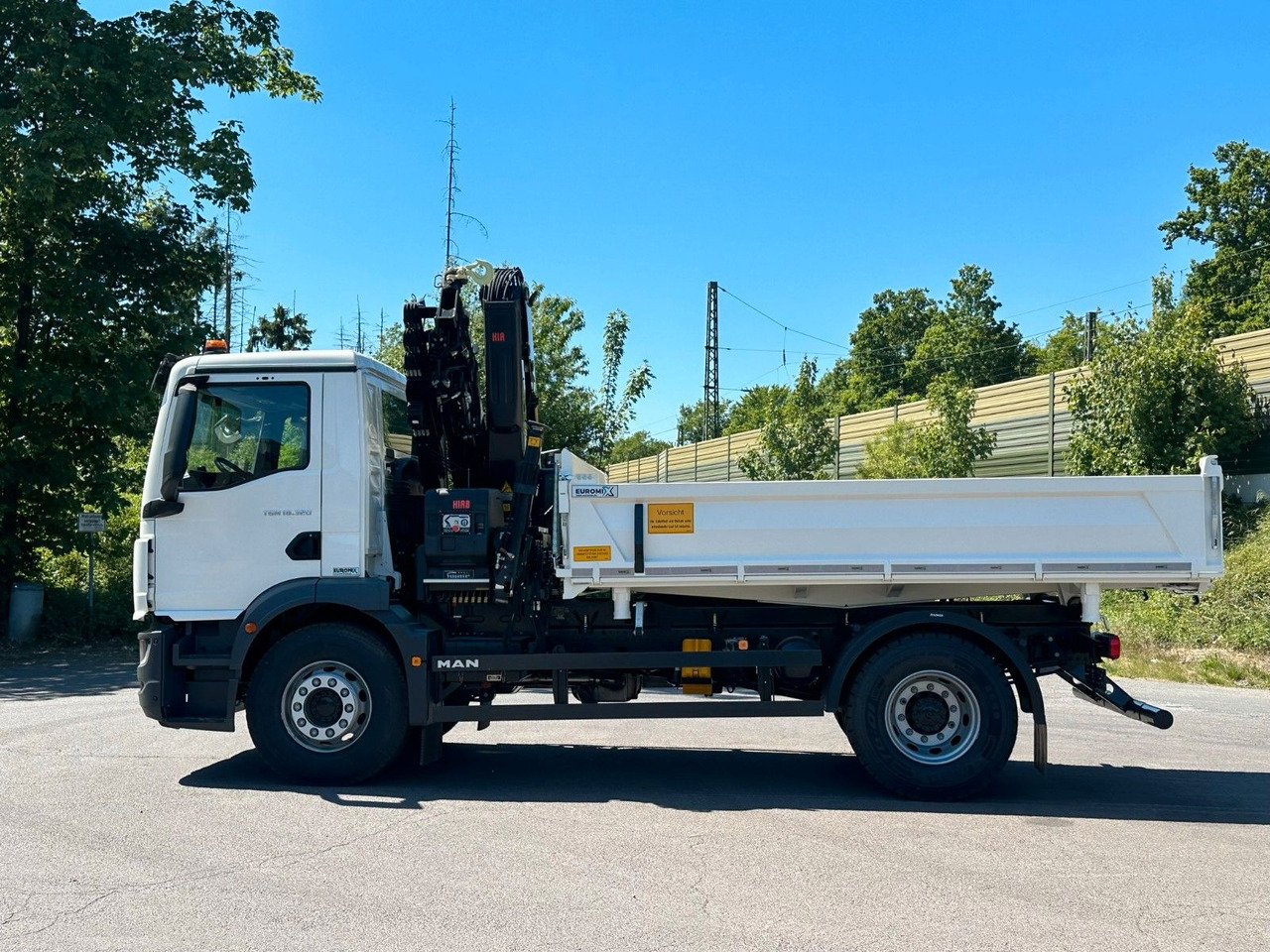 MAN TGM 18.320 4x2 Euro6e Hiab X-HiDuo 138DS-4 - Kravas automašīna pašizgāzējs, Kravas auto ar manipulatoru: foto 3 MAN TGM 18.320 4x2 Euro6e Hiab X-HiDuo 138DS-4 - Kravas automašīna pašizgāzējs, Kravas auto ar manipulatoru: foto 3
