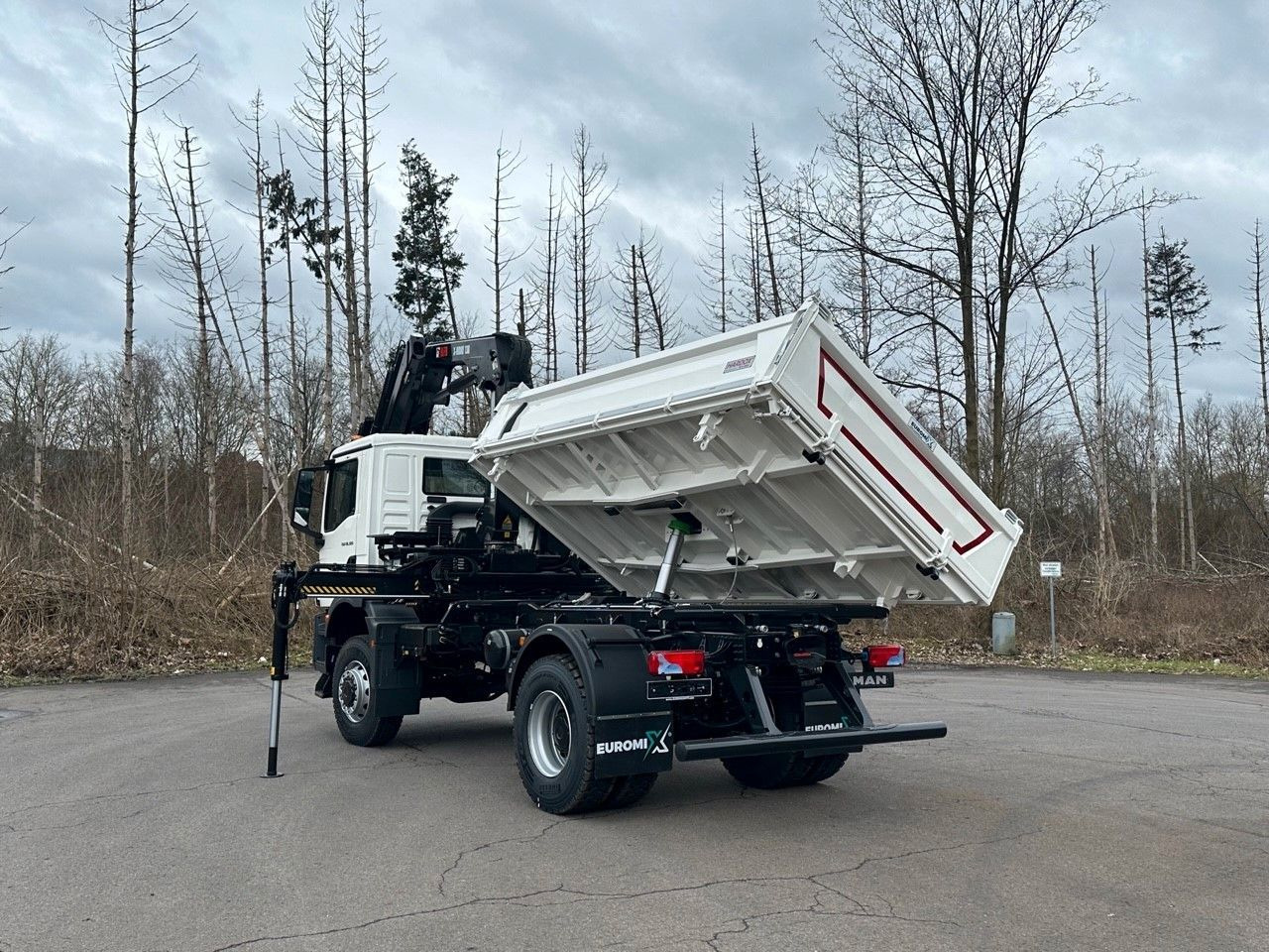 MAN TGM 18.320 4x4 Euro6e Hiab X-HiDuo 138DS-3 - Kravas automašīna pašizgāzējs, Kravas auto ar manipulatoru: foto 3 MAN TGM 18.320 4x4 Euro6e Hiab X-HiDuo 138DS-3 - Kravas automašīna pašizgāzējs, Kravas auto ar manipulatoru: foto 3