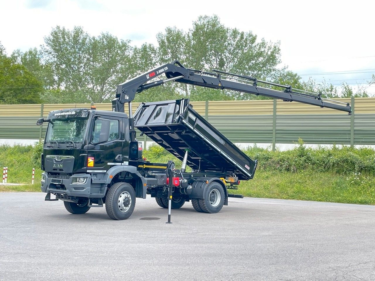 MAN TGM 18.320 4x4 Euro6e Hiab X Hiduo 228-4 - Kravas automašīna pašizgāzējs, Kravas auto ar manipulatoru: foto 1 MAN TGM 18.320 4x4 Euro6e Hiab X Hiduo 228-4 - Kravas automašīna pašizgāzējs, Kravas auto ar manipulatoru: foto 1
