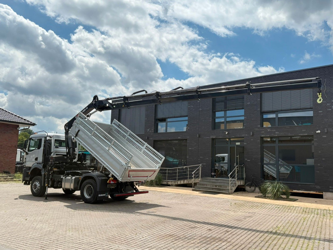 MAN TGS 18.400 TG3 4x4 Euro6e Hiab X-HiDuo 138DS-4 - Kravas automašīna pašizgāzējs, Kravas auto ar manipulatoru: foto 4 MAN TGS 18.400 TG3 4x4 Euro6e Hiab X-HiDuo 138DS-4 - Kravas automašīna pašizgāzējs, Kravas auto ar manipulatoru: foto 4
