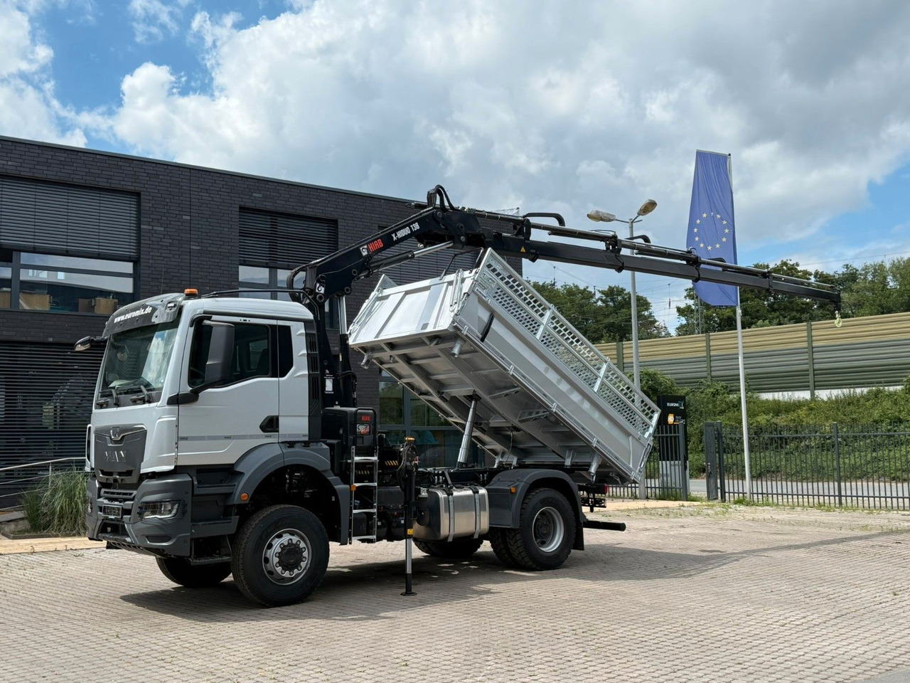 MAN TGS 18.400 TG3 4x4 Euro6e Hiab X-HiDuo 138DS-4 - Kravas automašīna pašizgāzējs, Kravas auto ar manipulatoru: foto 1 MAN TGS 18.400 TG3 4x4 Euro6e Hiab X-HiDuo 138DS-4 - Kravas automašīna pašizgāzējs, Kravas auto ar manipulatoru: foto 1