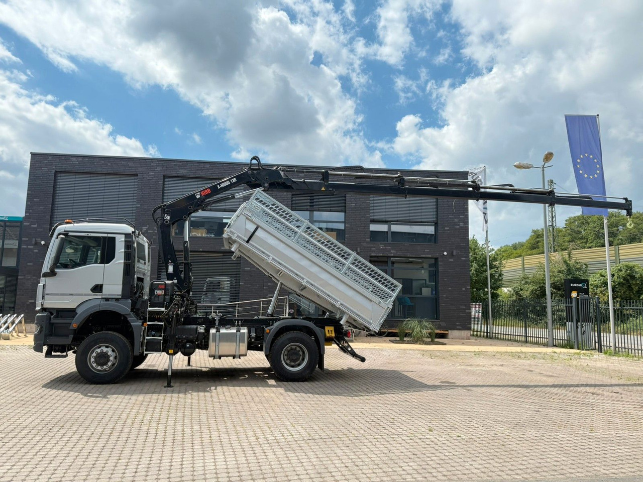 MAN TGS 18.400 TG3 4x4 Euro6e Hiab X-HiDuo 138DS-4 - Kravas automašīna pašizgāzējs, Kravas auto ar manipulatoru: foto 3 MAN TGS 18.400 TG3 4x4 Euro6e Hiab X-HiDuo 138DS-4 - Kravas automašīna pašizgāzējs, Kravas auto ar manipulatoru: foto 3