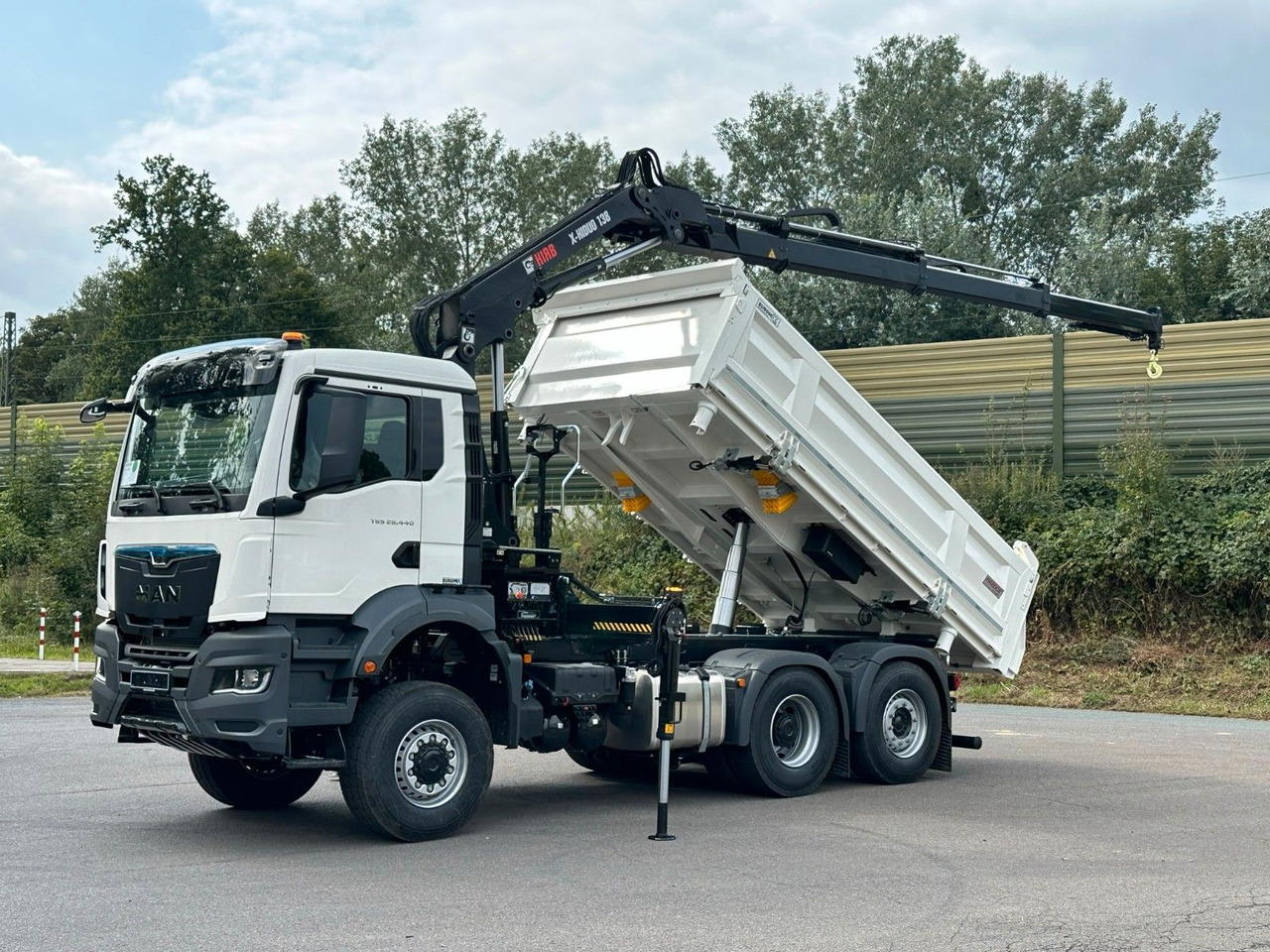 MAN TGS 28.440 6x4-4/3-Seiten- Kipper / Hiab 138-3 - Kravas automašīna pašizgāzējs, Kravas auto ar manipulatoru: foto 1 MAN TGS 28.440 6x4-4/3-Seiten- Kipper / Hiab 138-3 - Kravas automašīna pašizgāzējs, Kravas auto ar manipulatoru: foto 1