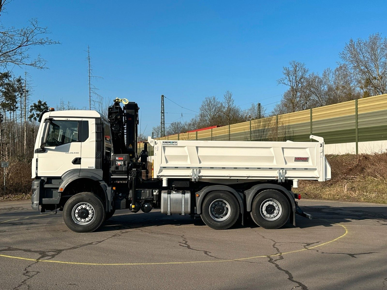 MAN TGS 28.440 6x4-4/3-Seiten- Kipper / Hiab 228-6 - Kravas automašīna pašizgāzējs, Kravas auto ar manipulatoru: foto 3 MAN TGS 28.440 6x4-4/3-Seiten- Kipper / Hiab 228-6 - Kravas automašīna pašizgāzējs, Kravas auto ar manipulatoru: foto 3