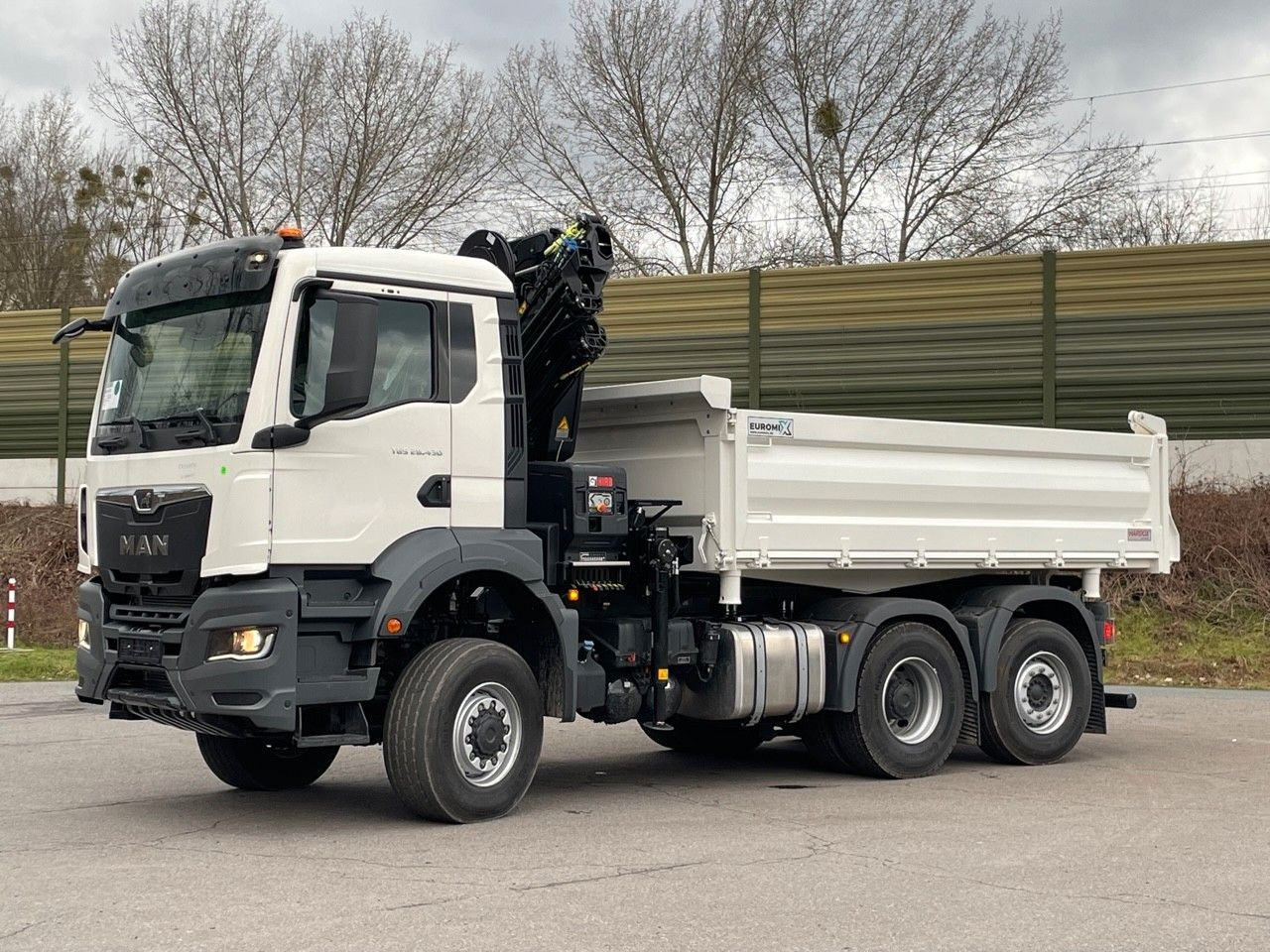 MAN TGS 28.440 6x4-4/3-Seiten- Kipper / Hiab 228-6 - Kravas automašīna pašizgāzējs, Kravas auto ar manipulatoru: foto 3 MAN TGS 28.440 6x4-4/3-Seiten- Kipper / Hiab 228-6 - Kravas automašīna pašizgāzējs, Kravas auto ar manipulatoru: foto 3