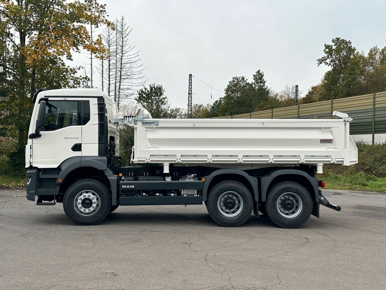 MAN TGS 33.440 6x4 /Euro6 3-Seiten-Kipper EuromixMTP - Kravas automašīna pašizgāzējs: foto 3 MAN TGS 33.440 6x4 /Euro6 3-Seiten-Kipper EuromixMTP - Kravas automašīna pašizgāzējs: foto 3