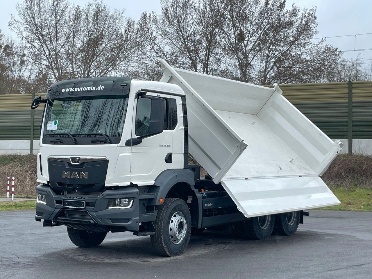 MAN TGS 33.440 6x4 /Euro6 3-Seiten-Kipper EuromixMTP - Kravas automašīna pašizgāzējs: foto 1 MAN TGS 33.440 6x4 /Euro6 3-Seiten-Kipper EuromixMTP - Kravas automašīna pašizgāzējs: foto 1