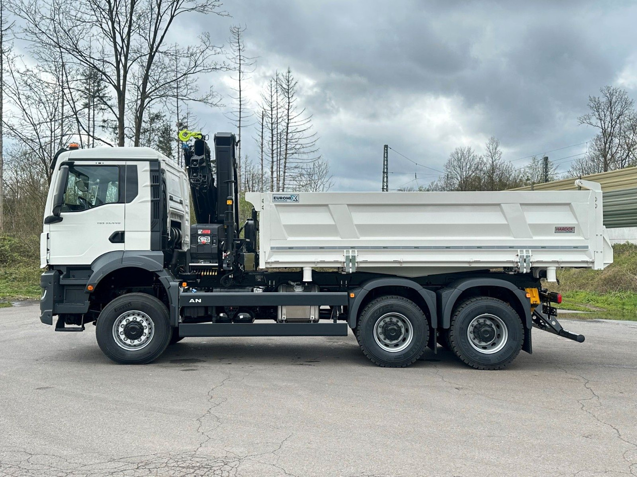 MAN TGS 33.440 6x6 /3-Seiten- Kipper / HIAB 228-4 - Kravas automašīna pašizgāzējs, Kravas auto ar manipulatoru: foto 4 MAN TGS 33.440 6x6 /3-Seiten- Kipper / HIAB 228-4 - Kravas automašīna pašizgāzējs, Kravas auto ar manipulatoru: foto 4