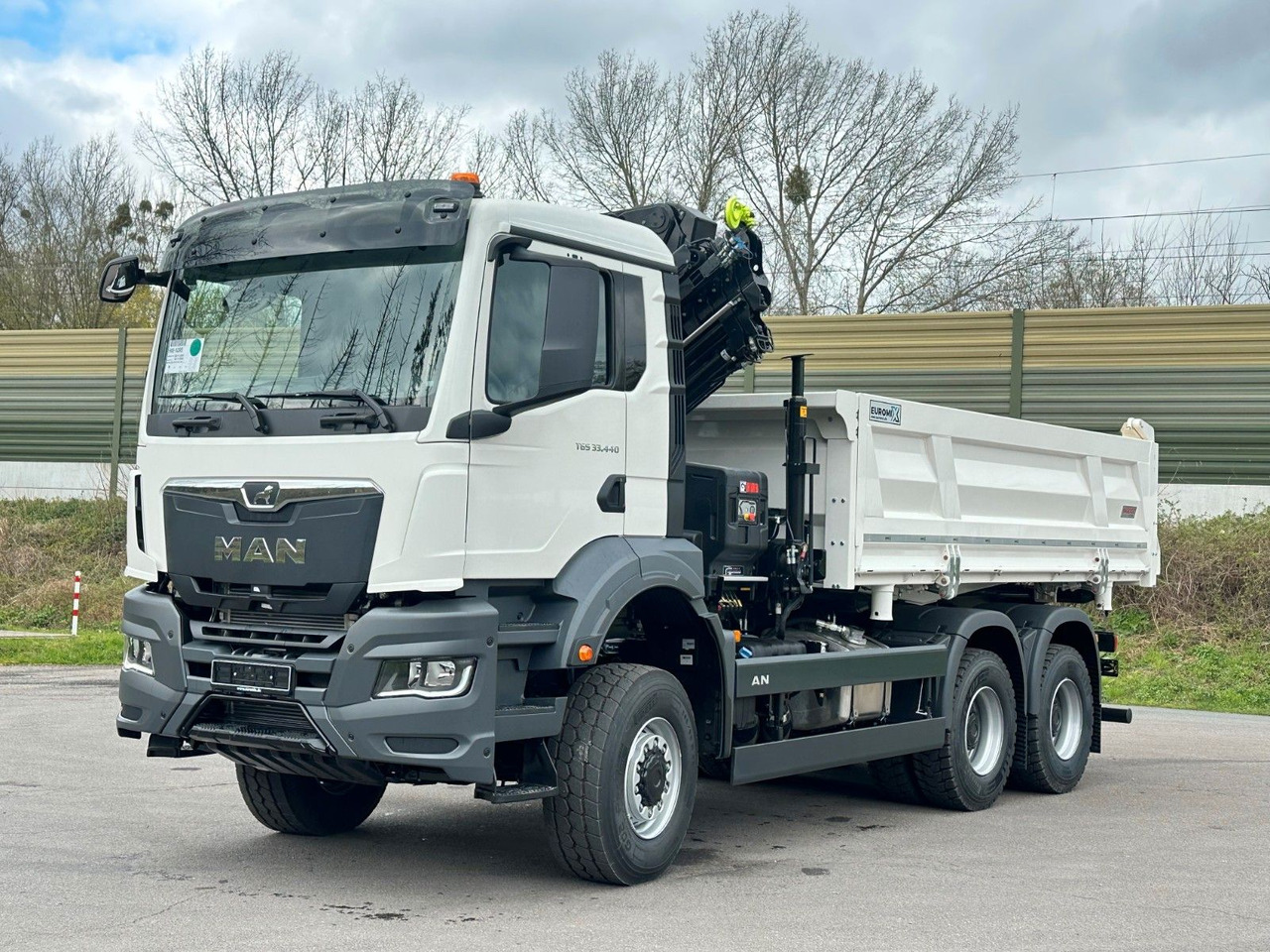 MAN TGS 33.440 6x6 /3-Seiten- Kipper / HIAB 228-4 - Kravas automašīna pašizgāzējs, Kravas auto ar manipulatoru: foto 2 MAN TGS 33.440 6x6 /3-Seiten- Kipper / HIAB 228-4 - Kravas automašīna pašizgāzējs, Kravas auto ar manipulatoru: foto 2