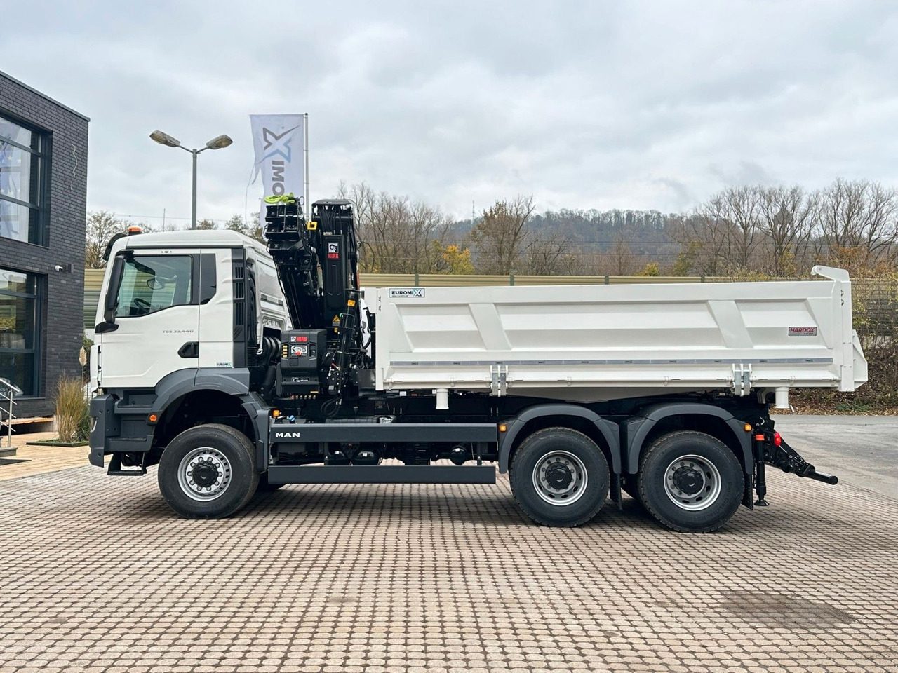MAN TGS 33.440 6x6 /3-Seiten- Kipper / Kran HIAB 302 - Kravas automašīna pašizgāzējs, Kravas auto ar manipulatoru: foto 3 MAN TGS 33.440 6x6 /3-Seiten- Kipper / Kran HIAB 302 - Kravas automašīna pašizgāzējs, Kravas auto ar manipulatoru: foto 3