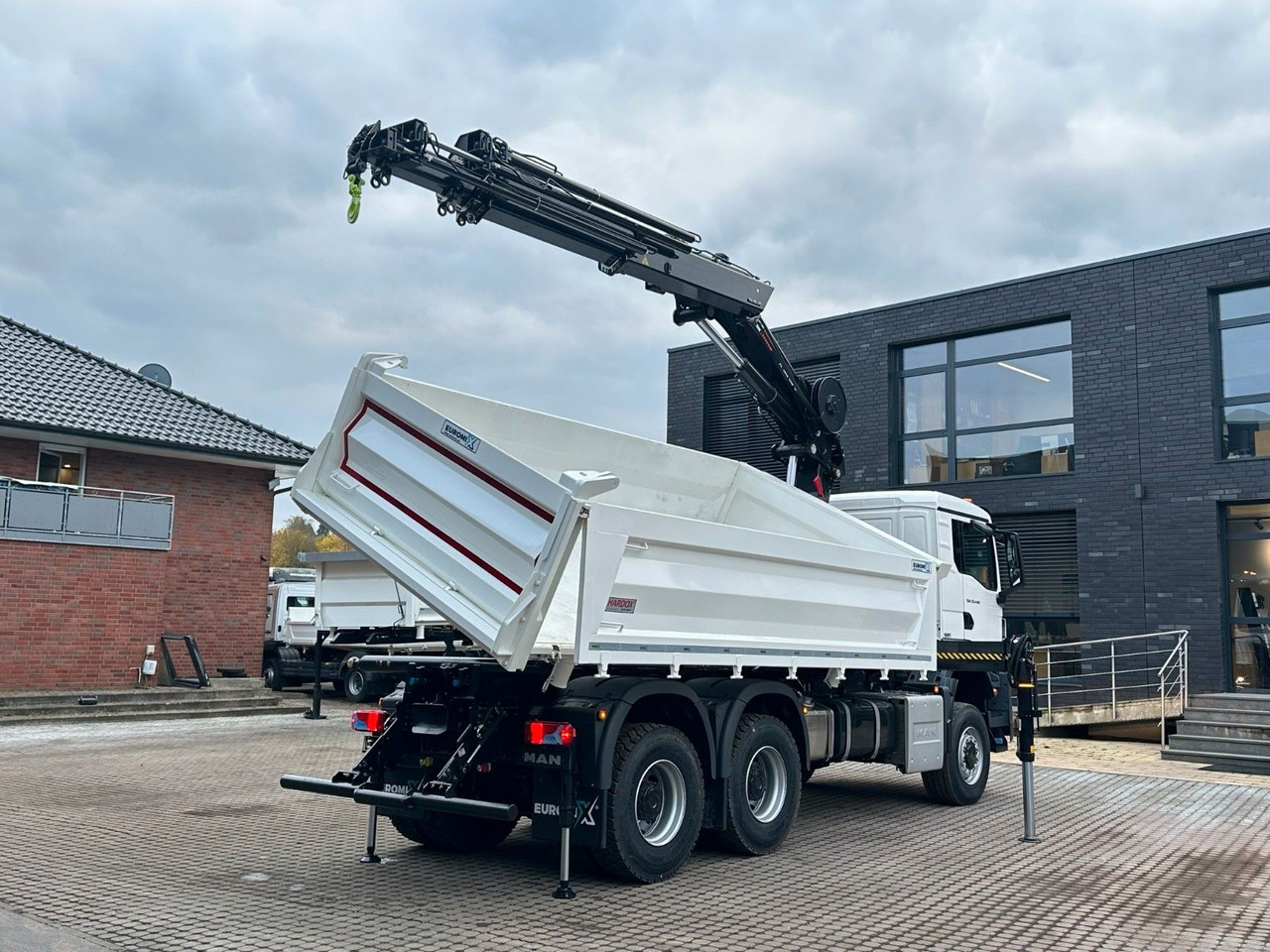 MAN TGS 33.440 6x6 /3-Seiten- Kipper / Kran HIAB 302 līzingu MAN TGS 33.440 6x6 /3-Seiten- Kipper / Kran HIAB 302: foto 20