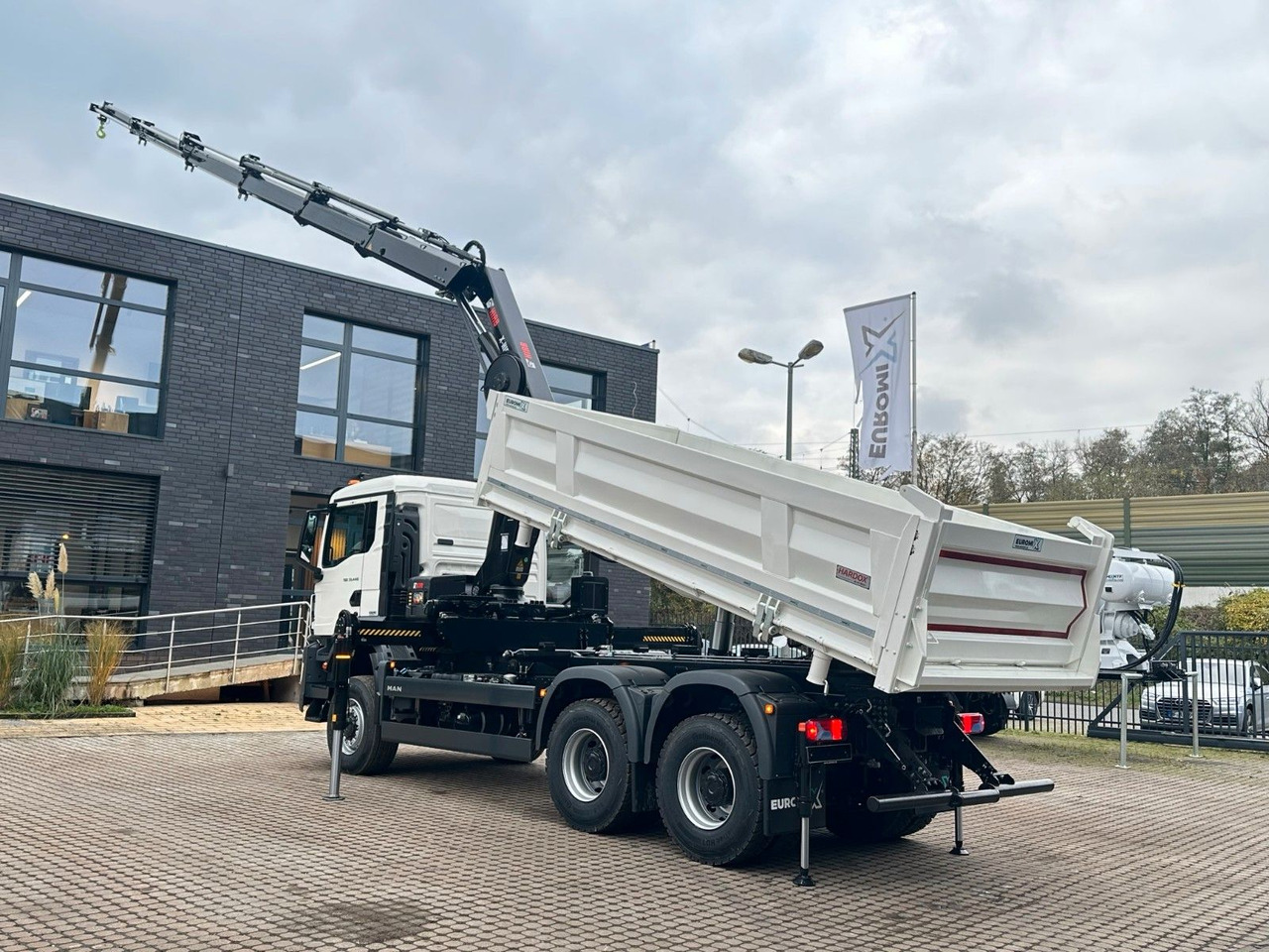 MAN TGS 33.440 6x6 /3-Seiten- Kipper / Kran HIAB 302 līzingu MAN TGS 33.440 6x6 /3-Seiten- Kipper / Kran HIAB 302: foto 12