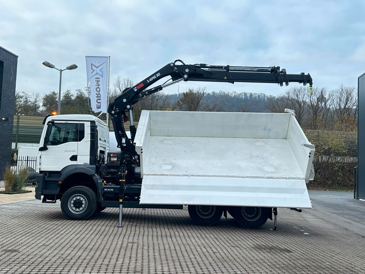 MAN TGS 33.440 6x6 /3-Seiten- Kipper / Kran HIAB 302 līzingu MAN TGS 33.440 6x6 /3-Seiten- Kipper / Kran HIAB 302: foto 16