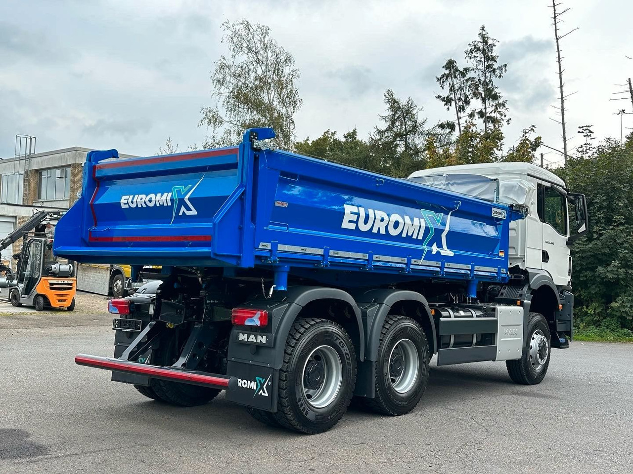 MAN TGS 33.440 6x6 /Euro6 3-Seiten-Kipper EuromixMTP - Kravas automašīna pašizgāzējs: foto 4 MAN TGS 33.440 6x6 /Euro6 3-Seiten-Kipper EuromixMTP - Kravas automašīna pašizgāzējs: foto 4