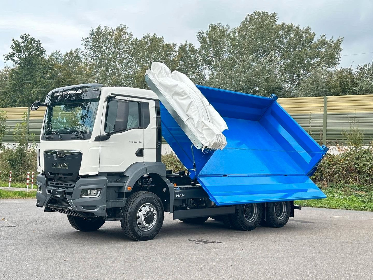 MAN TGS 33.440 6x6 /Euro6 3-Seiten-Kipper EuromixMTP - Kravas automašīna pašizgāzējs: foto 2 MAN TGS 33.440 6x6 /Euro6 3-Seiten-Kipper EuromixMTP - Kravas automašīna pašizgāzējs: foto 2