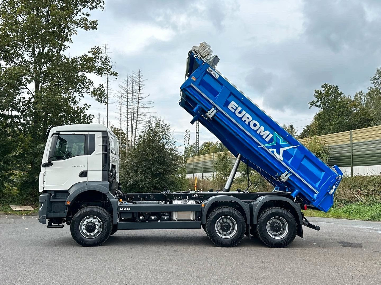 MAN TGS 33.440 6x6 /Euro6 3-Seiten-Kipper EuromixMTP - Kravas automašīna pašizgāzējs: foto 1 MAN TGS 33.440 6x6 /Euro6 3-Seiten-Kipper EuromixMTP - Kravas automašīna pašizgāzējs: foto 1