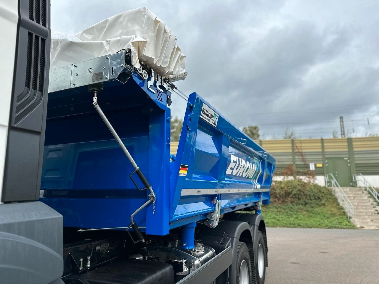 Kravas automašīna pašizgāzējs MAN TGS 33.440 6x6 /Euro6 3-Seiten-Kipper EuromixMTP: foto 11